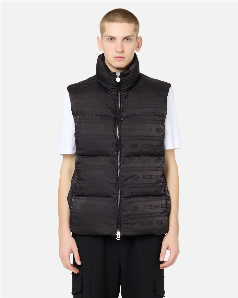 Gilet in Nylon Allover Logo 1986 Jacquard nero Iceberg